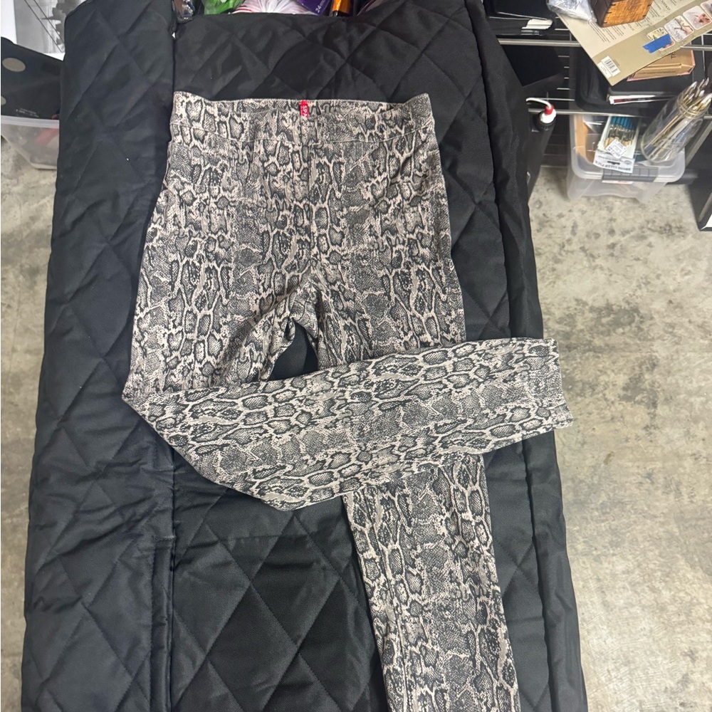 SPANX FAUX LEATHER SNAKE LEGGINGS